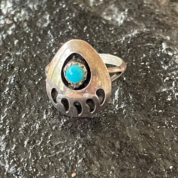Native American Navajo Turquoise Bear Paw Ring - Picture 4 of 12
